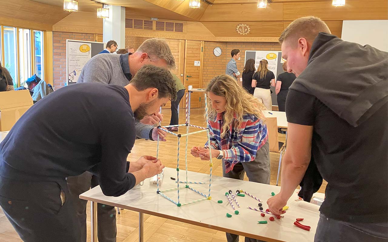 rheform-betriebsversammlung-2024-turmbau-team-bei-der-arbeit