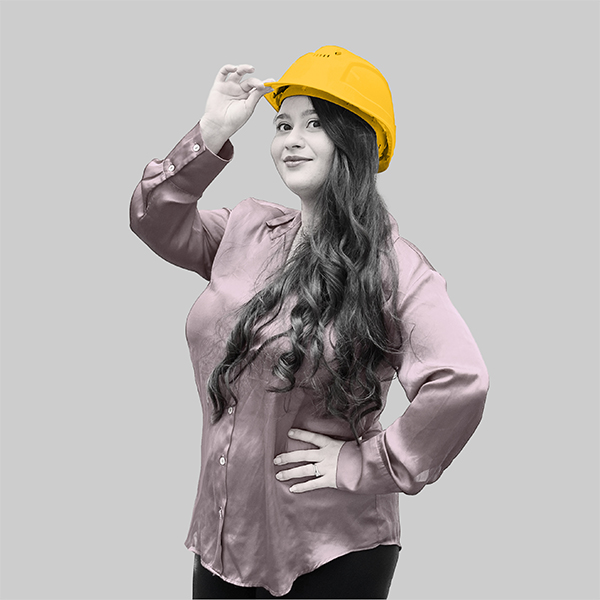 Team-rheform - Mariam Petrosyan, B.A. Innenarchitektur von den Innovativen Arbeits-, Lehr- und Lernwelten Wissenschaft und Kommunen trägt einen Bauhelm, an dessen Sonnenschutz sie mit der rehcten Hand fasst wie an eine Hutkrempe