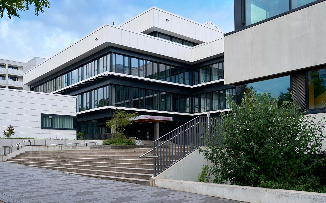 Integrale Entwicklung: rheform-Modernisierung - Evangelische Hochschule Freiburg, neuer Eingangsbereich
