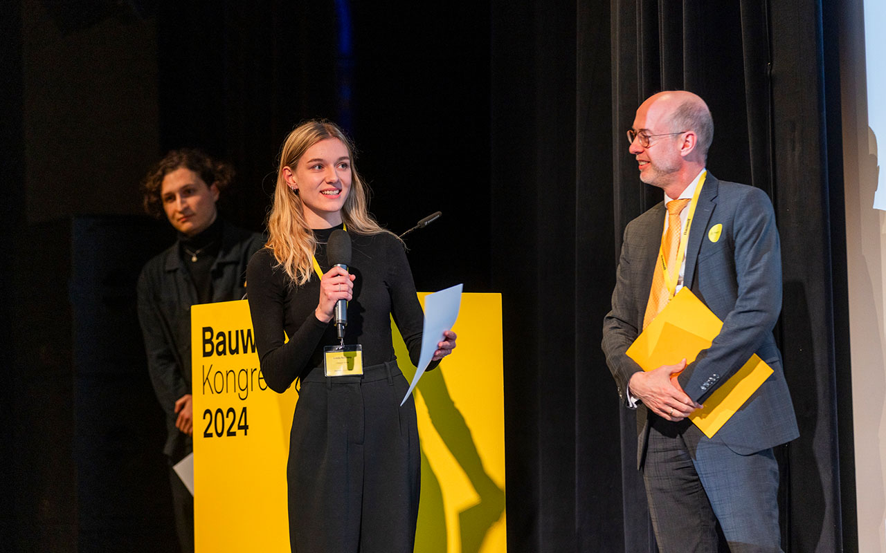 preisverleihung-campus-3-preis-buehne-joachim-heintze-linda-novotny