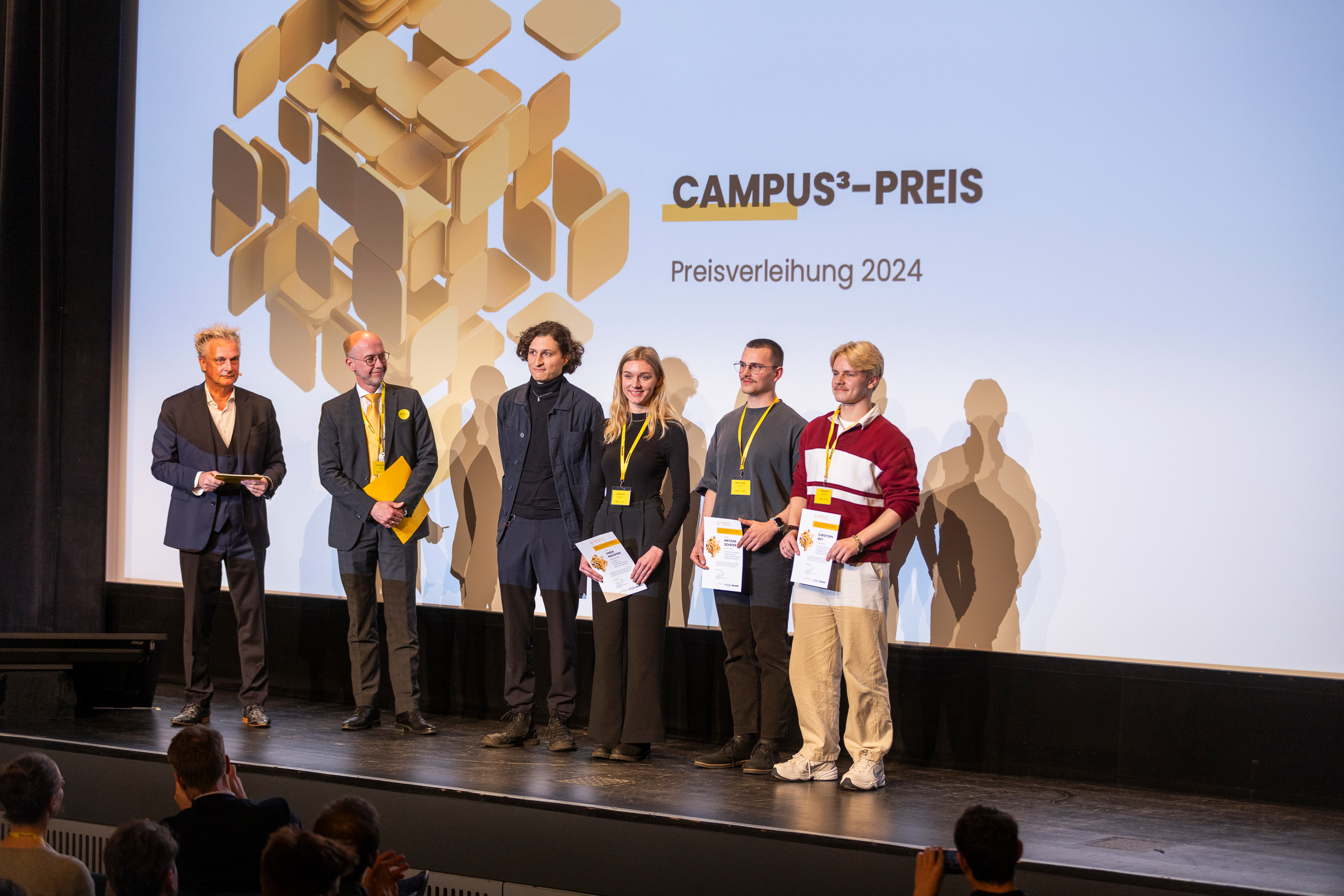 bauwelt-kongress-gewinnerinnen-buehne-2024-campus-3-preis