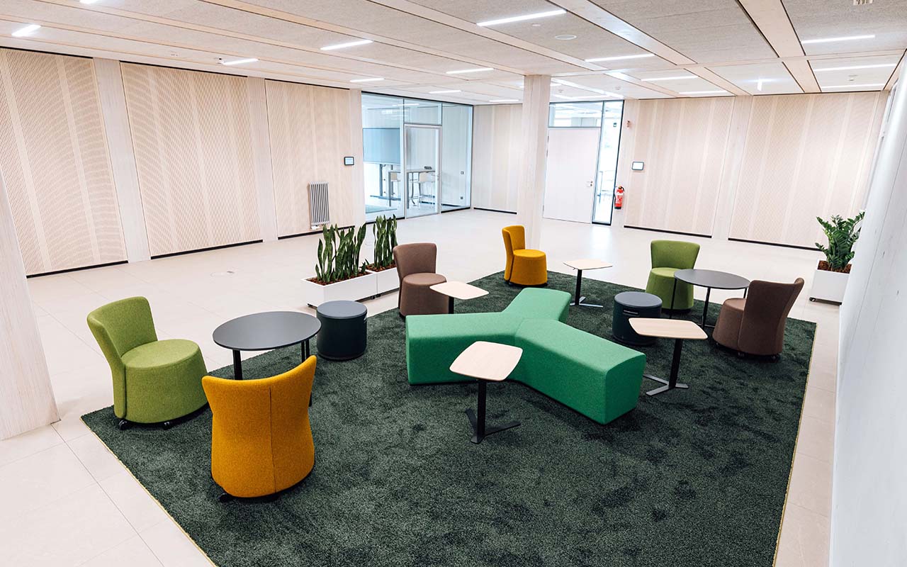 hochschule-aalen-flexibel-stellbare-arbeitsmöbel-flur-rheform-workplace-innovation-projekt