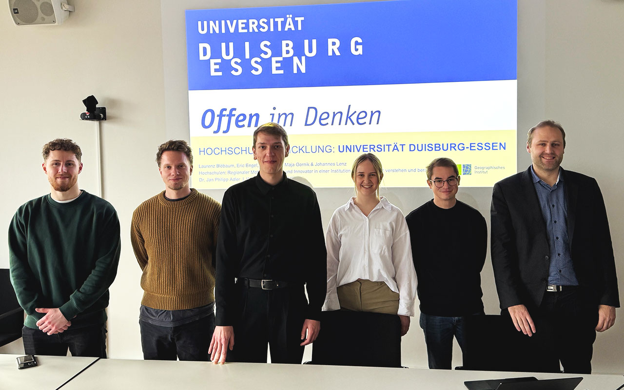 philipp-adler-geo-seminar-ruhr-uni-bochum-bei-praesentation-an-der-uni-duisburg-essen