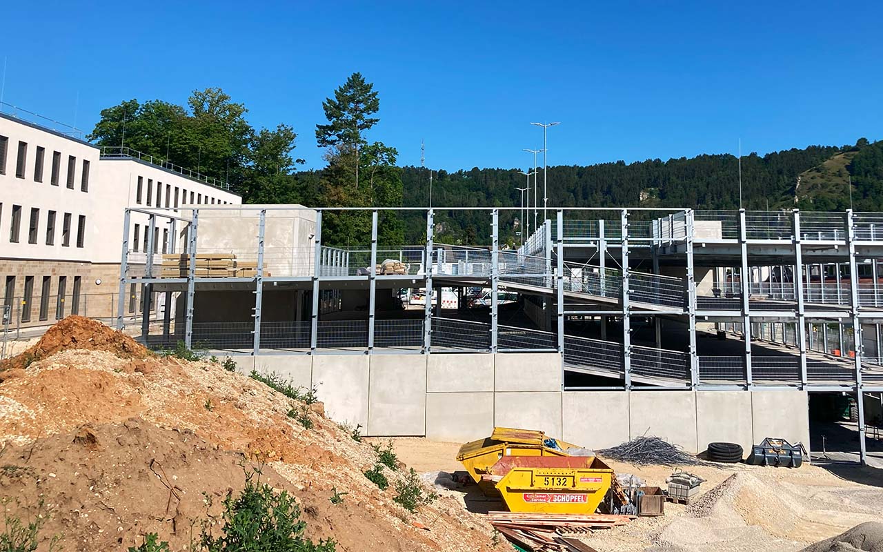 parkhausbau-dlz-eichstaett: im juni 2025 fehlten nur noch wenige-details, foto aus dem bautagebuch von marlene ehrmann, rheform team das die integrale vergabe koordinierte