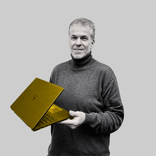 Zeigt Gerald Lang, Mitarbeiter in den Zentralen Diensten und Services bei der rheform.